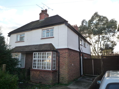 4 bedroom semi-detached house for rent in South Road,Guildford,GU2