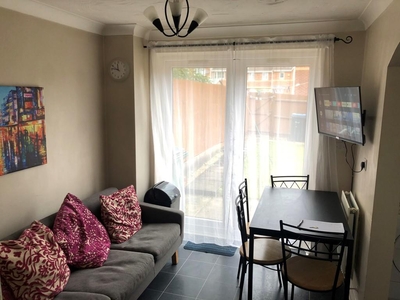 4 bedroom town house for rent in Peckstone Close, CV1