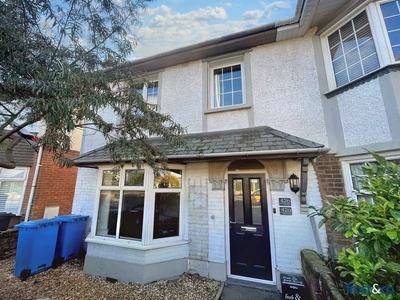 Property for Sale in First Floor Flat, Sandbanks Road, Lower Parkstone, Poole, Dorset, Bh14
