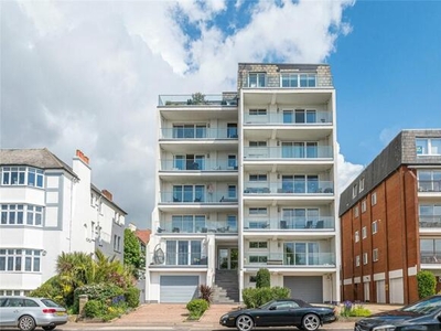 2 Bedroom Apartment For Sale In Westcliff-on-sea, Essex