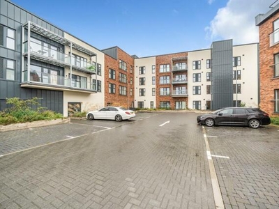 2 Bedroom Flat For Sale In Bicester, Oxfordshire