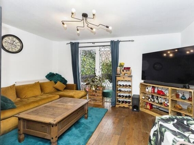 3 Bedroom Duplex For Sale In London