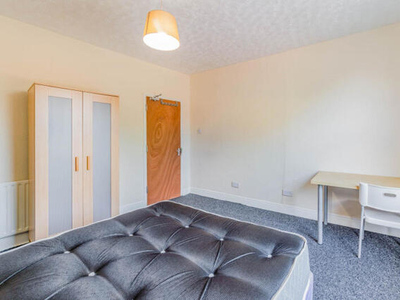 3 Bedroom Flat For Rent In Ilkeston Road