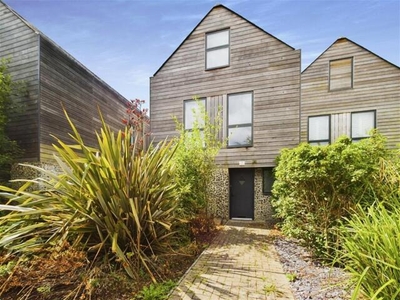 4 Bedroom Semi-detached House For Sale In Worthing