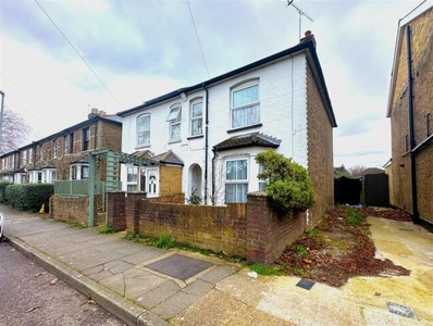 4 Bedroom Semi-detached House For Sale In Yiewsley, West Drayton