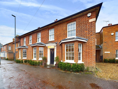 4 Bedroom Terraced House For Rent In 87 Aylesbury End, Beaconsfield