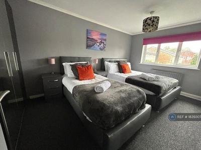 2 Bedroom Shared Living/roommate Dudley West Midlands