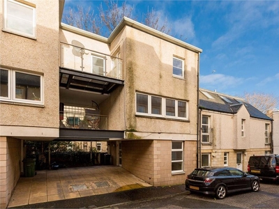 3 bed townhouse for sale in Leith