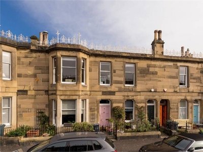 3 bed upper flat for sale in Trinity