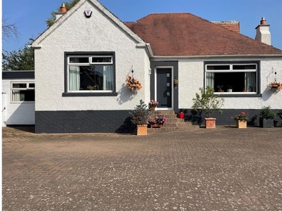 4 bed detached bungalow for sale in Barnton