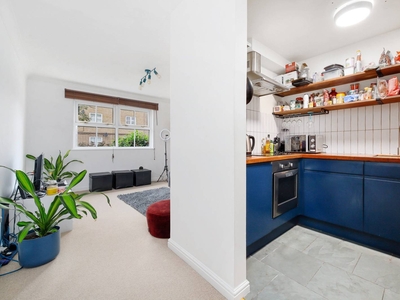 Flat in Commercial Way, Peckham, SE15