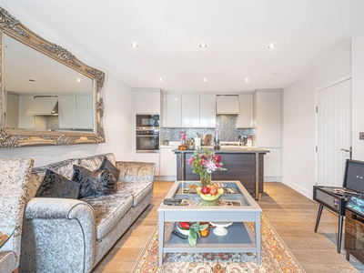 Flat in Finchley Road, Temple Fortune, NW11