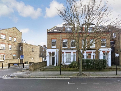 Flat in Gloucester Drive, Finsbury Park, N4