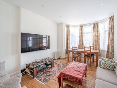 Flat in The Drive, Golders Green, NW11