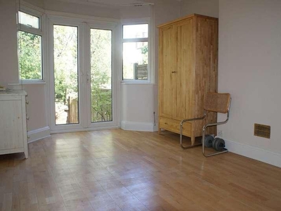 1 bed flat to rent in Brookside Road,
NW11, London