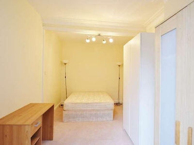 1 bed flat to rent in North End Road,
NW11, London