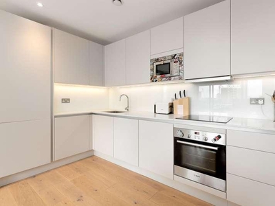 2 bed flat to rent in Cobalt Place,
SW11, London