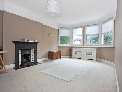 2 bed flat to rent in Dartmouth Road,
NW2, London