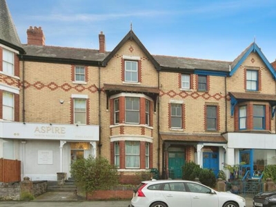 2 Bedroom Flat For Sale In Colwyn Bay, Conwy
