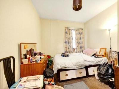 2 Bedroom Flat For Sale In Kennington, London