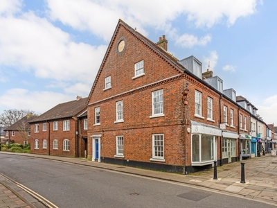 3 bedroom property to let in Chapel Street Chichester PO19