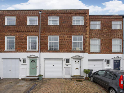 4 Bedroom House For Sale In Kingston Upon Thames