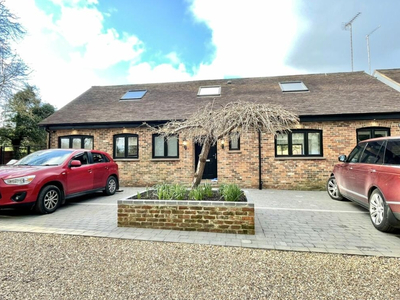 4 bedroom property to let in Lower Priory Farm Stanmore HA7