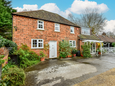 Cottage for sale with 4 bedrooms, Park Lane Horton, Berkshire | Fine & Country