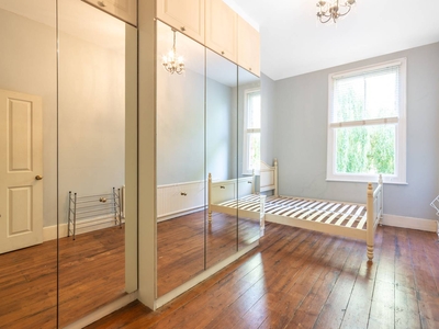 Flat in Goldhurst Terrace, South Hampstead, NW6