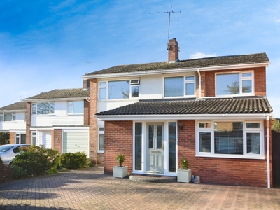 Smithers Drive, Chelmsford - 3 bedroom detached house