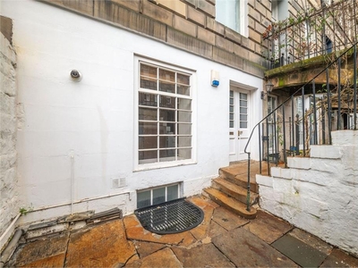 2 bed basement flat for sale in New Town