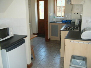 2 Bedroom End Of Terrace House To Rent