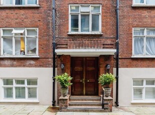 1 Bedroom Ground Floor Flat For Sale In London