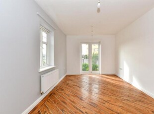 2 Bedroom Ground Floor Flat For Sale In Wickford
