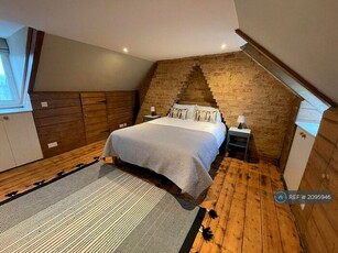 2 Bedroom Maisonette To Rent
