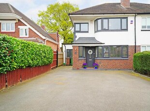 3 Bedroom Semi-detached House For Sale In Shirley
