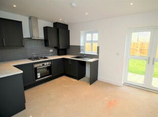 3 Bedroom Semi-Detached House To Rent