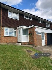 3 Bedroom Terraced House For Rent In Rochester