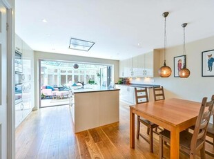 4 Bedroom End Of Terrace House For Sale In North Kingston, Kingston Upon Thames