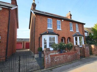 4 Bedroom Semi-detached House For Rent In Maidenhead