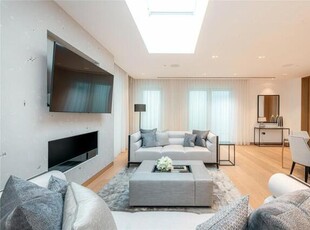 4 Bedroom Semi-detached House For Sale In Mayfair, London