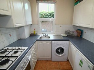 4 Bedroom Terraced House To Rent