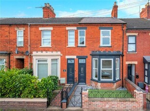 4 Bedroom Terraced House To Rent