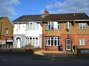 5 Bedroom Semi-detached House For Rent In Luton