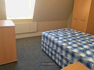 6 Bedroom Flat To Rent