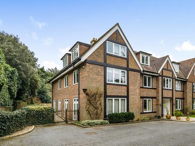 3 bedroom retirement property for sale in Sandbourne Court, West Overcliff Drive, Bournemouth, BH4