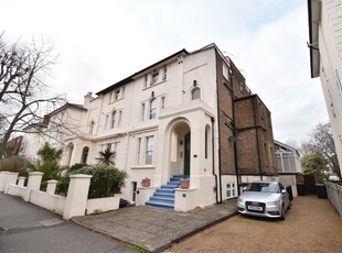 1 bedroom flat for rent in Grove Road, Surbiton, KT6