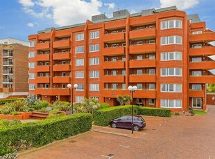 1 bedroom ground floor flat for sale in West Parade, Worthing, West Sussex, BN11
