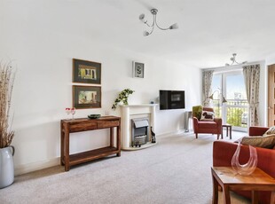 1 Bedroom Retirement Apartment For Sale in Edenbridge, Kent