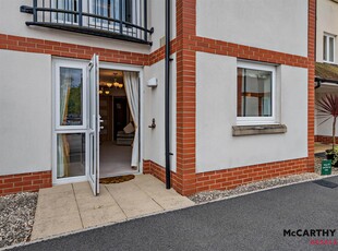 1 Bedroom Retirement Apartment – Purpose Built For Sale in Lymington, Hampshire